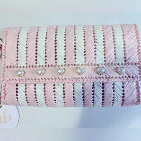 BTB Los Angeles Gizell Clutch interwoven straw clutch heart shape hardware. - Picture 4 of 11